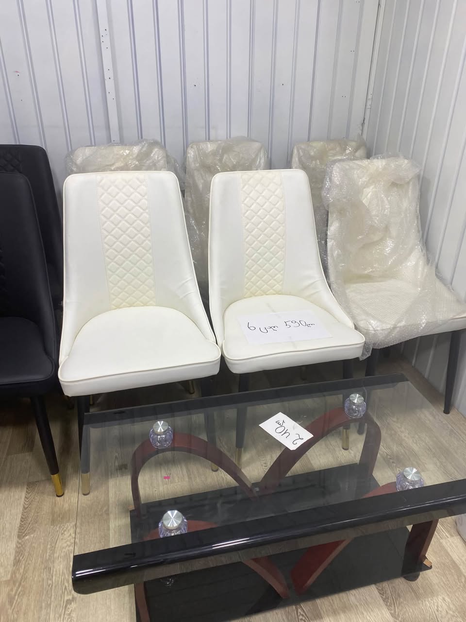 У нас осталось 6 штук белых стульев 590₾✅ 4 штуки