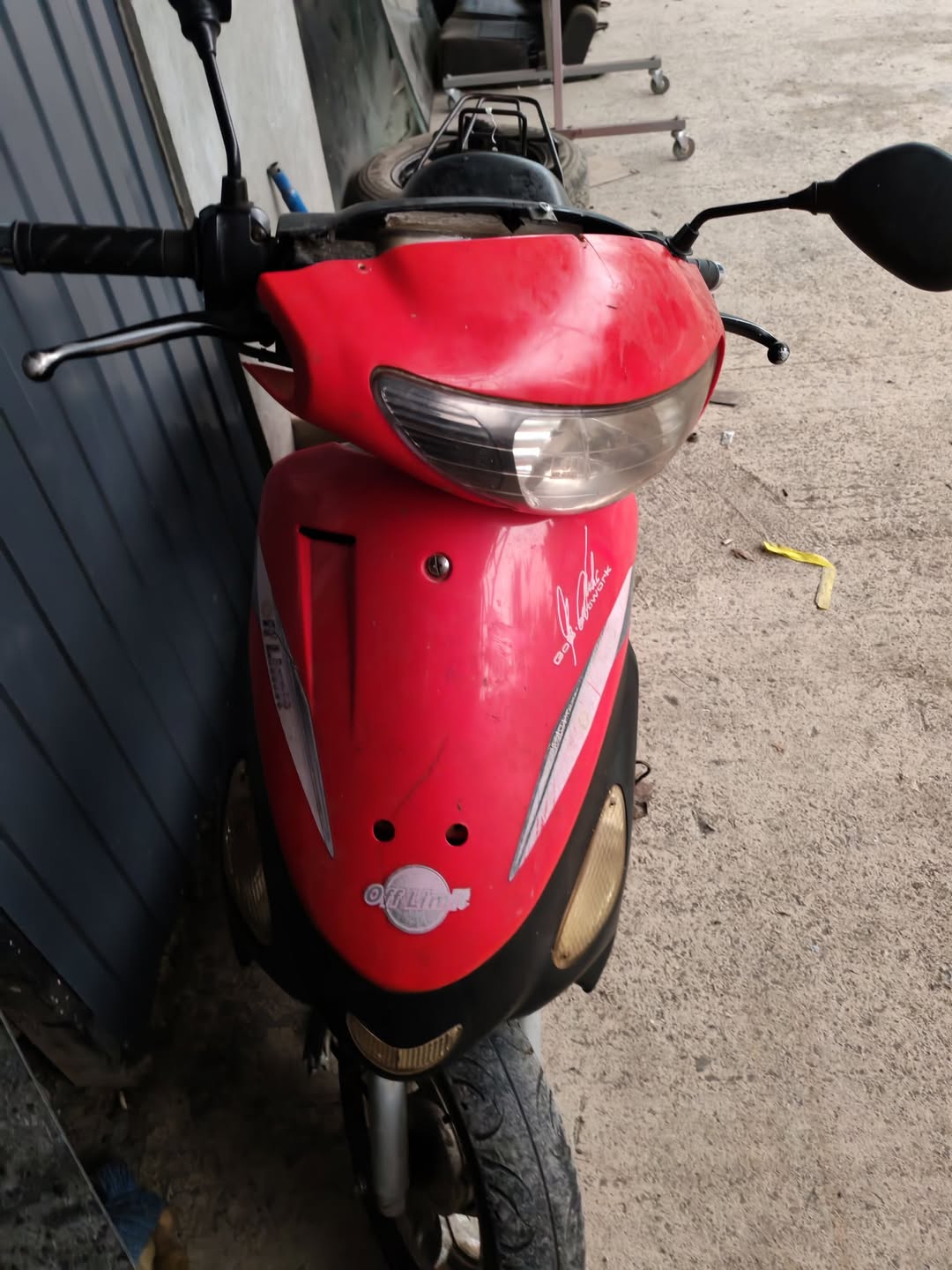 Motosiklet Çkhoroçqu'da bulunmaktadır ve satılıktır