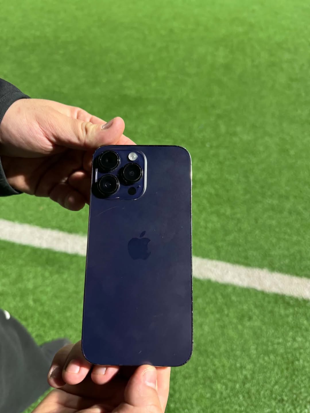 iPhone 14 Pro Max, батарея 77%