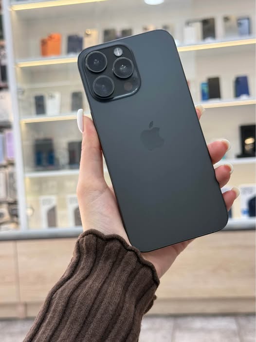 15 Pro Max 256Gb батарея на 97%