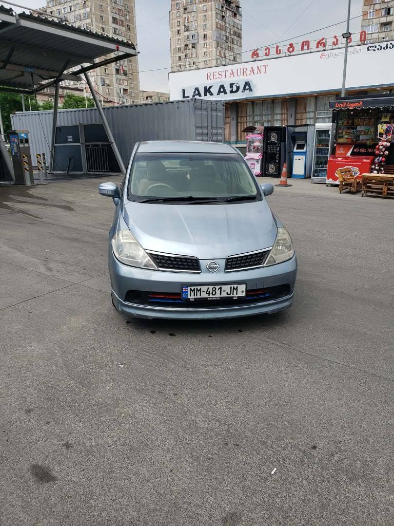 Վաճառվում է 2005 թվականի NiSSAn Tida latio