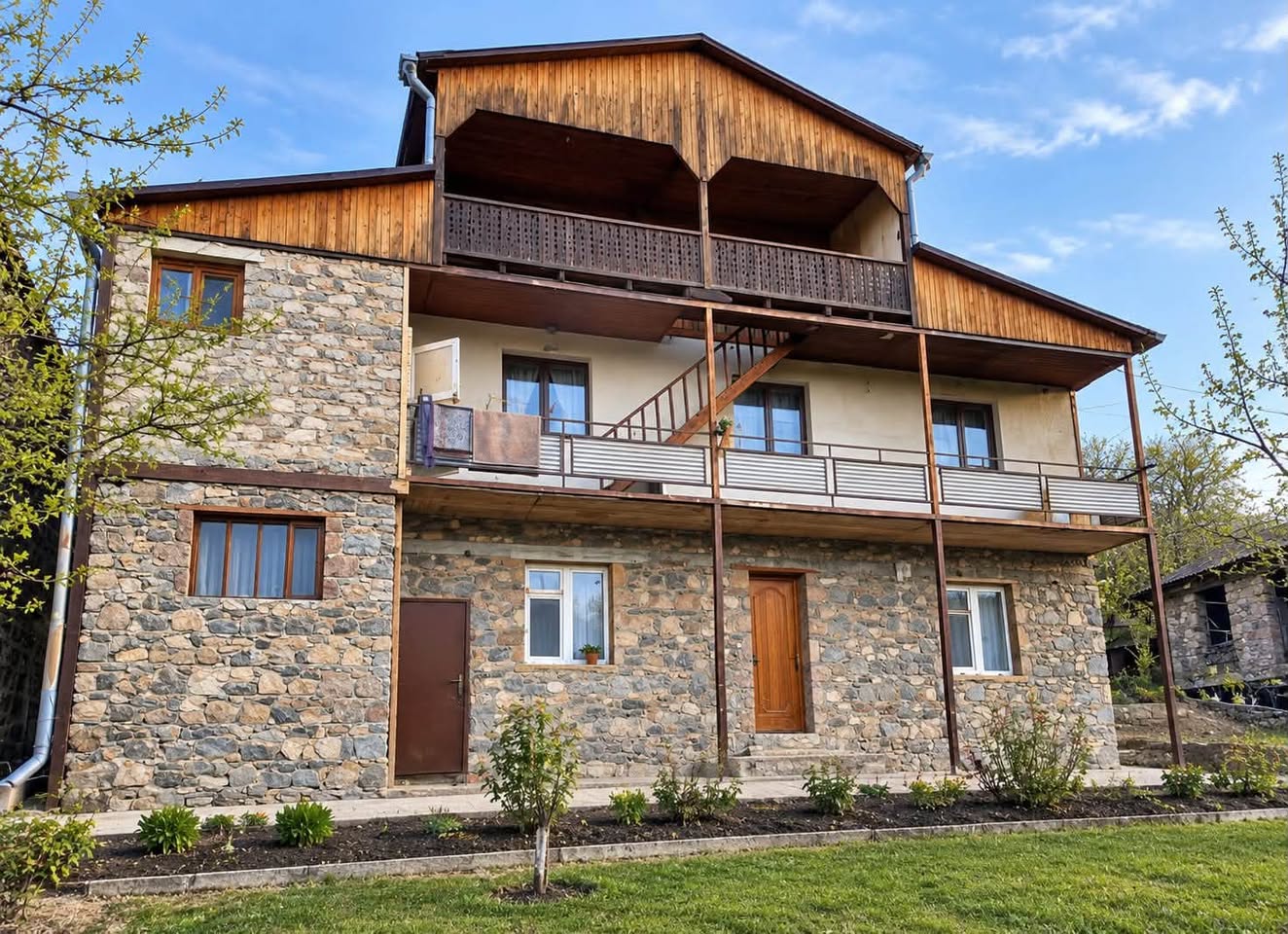 🏡 VANADZOR'DA EV SATILIKTIR (Sovhoz - 75,000$