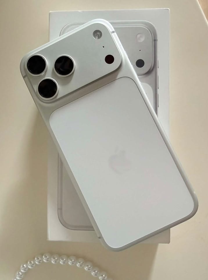 iPhone 17 Pro Max 256GB, 96% battery