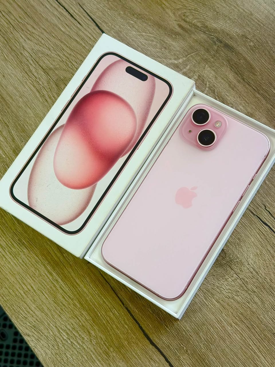 iPhone 15 Pink,128 GB;BH 100%. ტელეფონი — 1050 ლარი