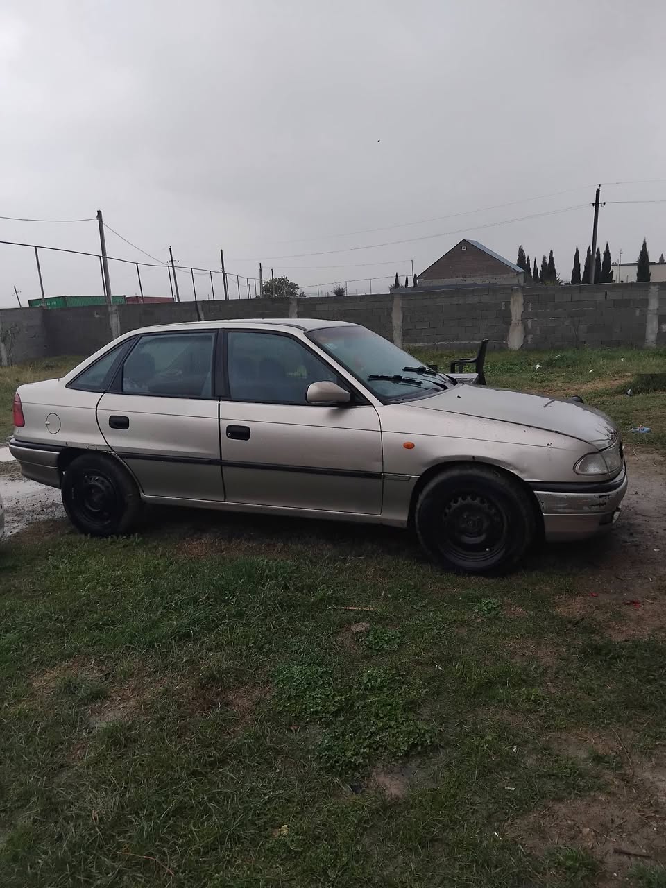Opel Astra ideal vəziyyətdə 1.6 — 3,700₾-ə satılır
