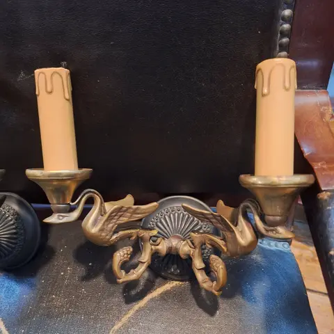 Bronze wall lamp
