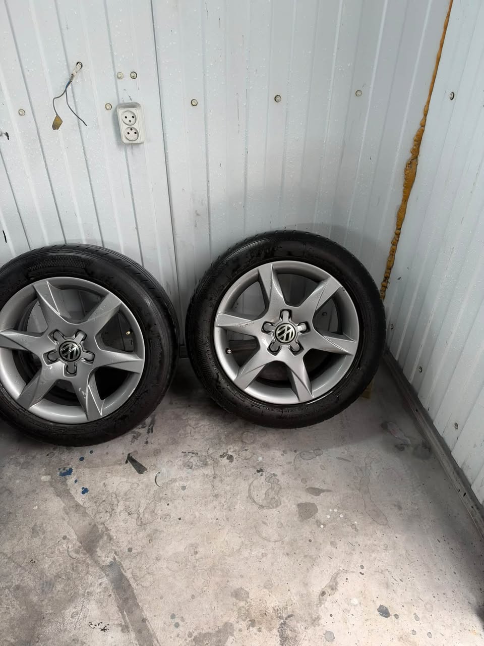 VW Jetta R16 alloy wheels with 205/55 tyres