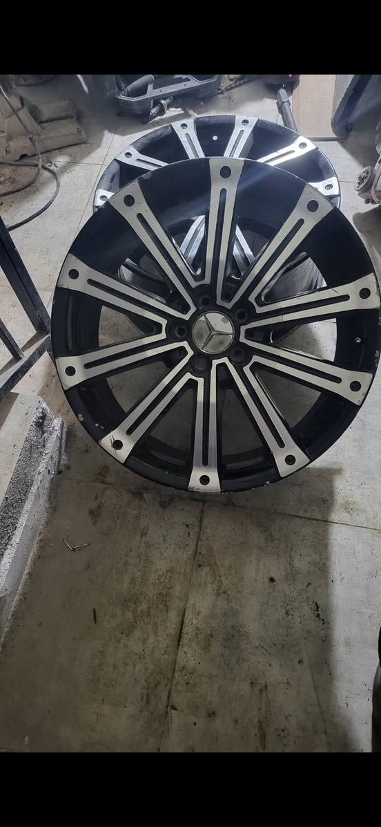 R 20 უსვარკებია ოთხივე