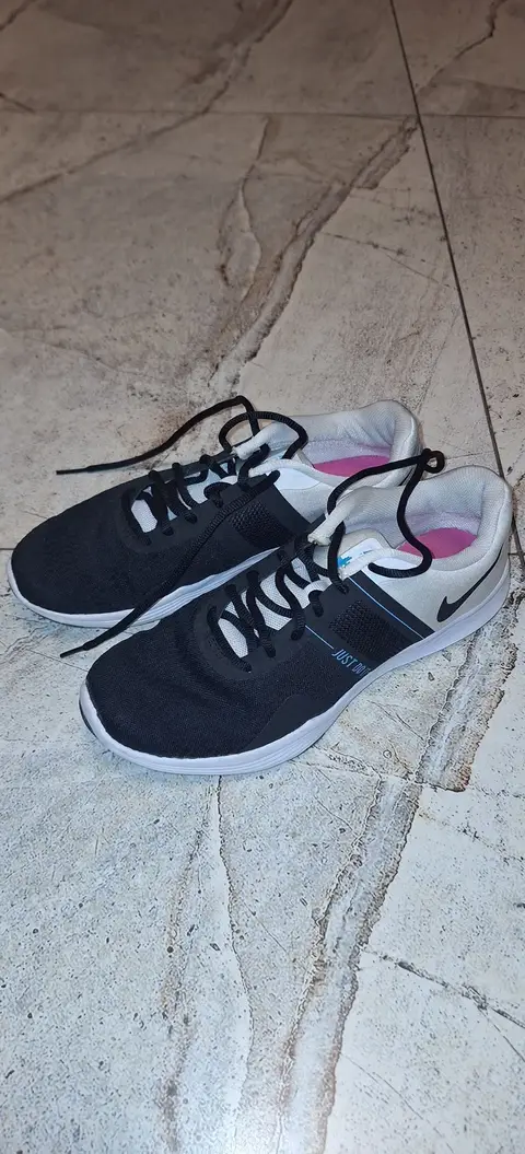 37 numara, siyah ve beyaz sneakerler