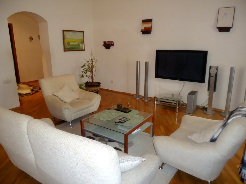 5 otaqlı mənzil Səməd Vurğun kücəsində — 1,500₼