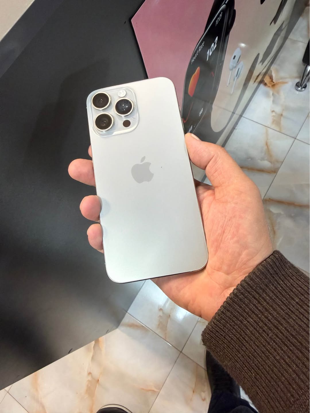 Iphone 15pro max İdeal qərbəstdə