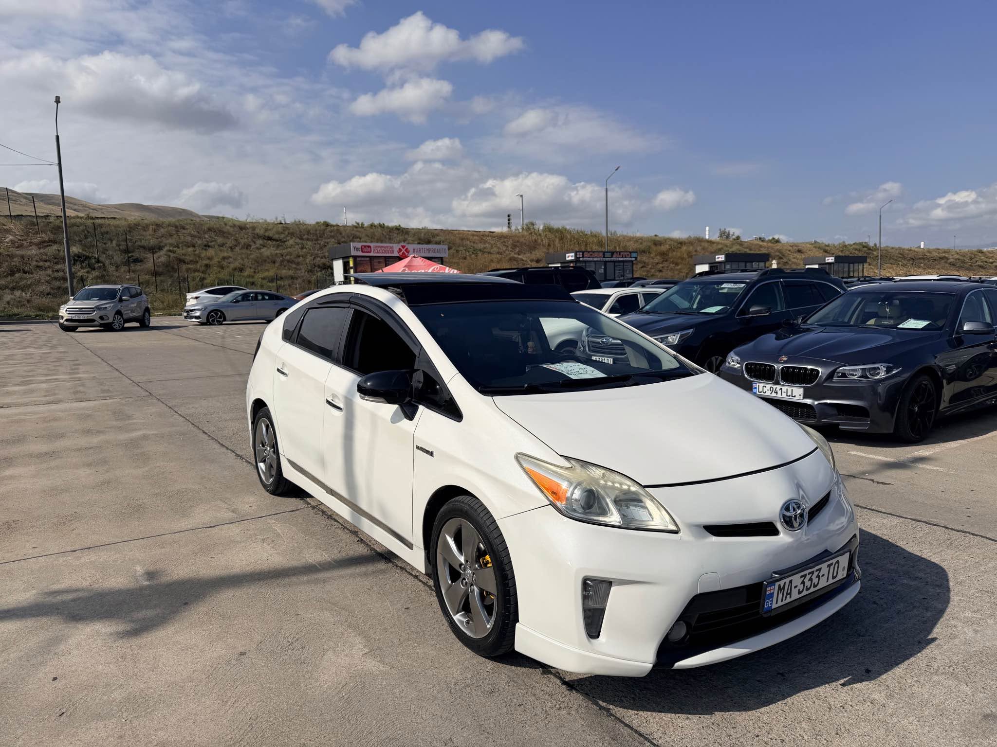 Toyota Prius 2012, Persona trim