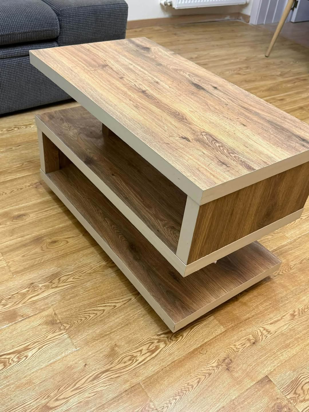 Like-new wooden coffee table