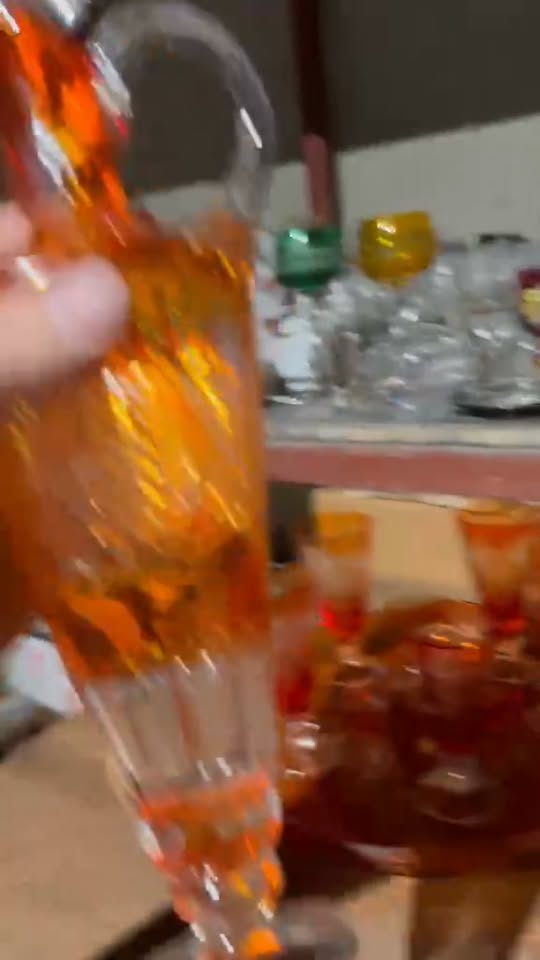 Renkli broşların koleksiyonu