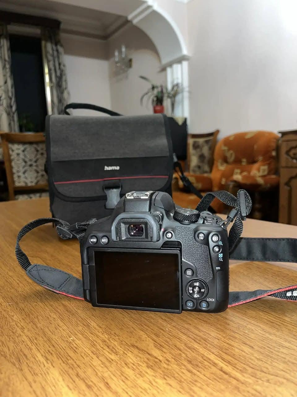 Canon EOS 850D obyektiv: 18-135 mm