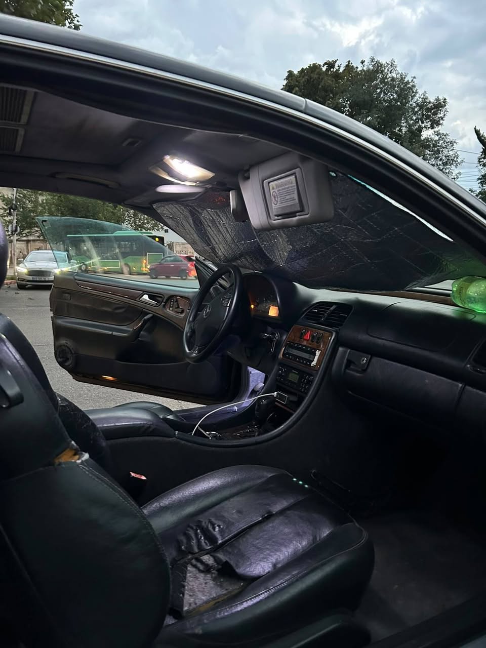 Mercedes-Benz CLK320 2001