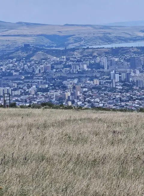 მიწის ნაკვეთი საბურთალოზე, 750 და 1500 კვ.მ