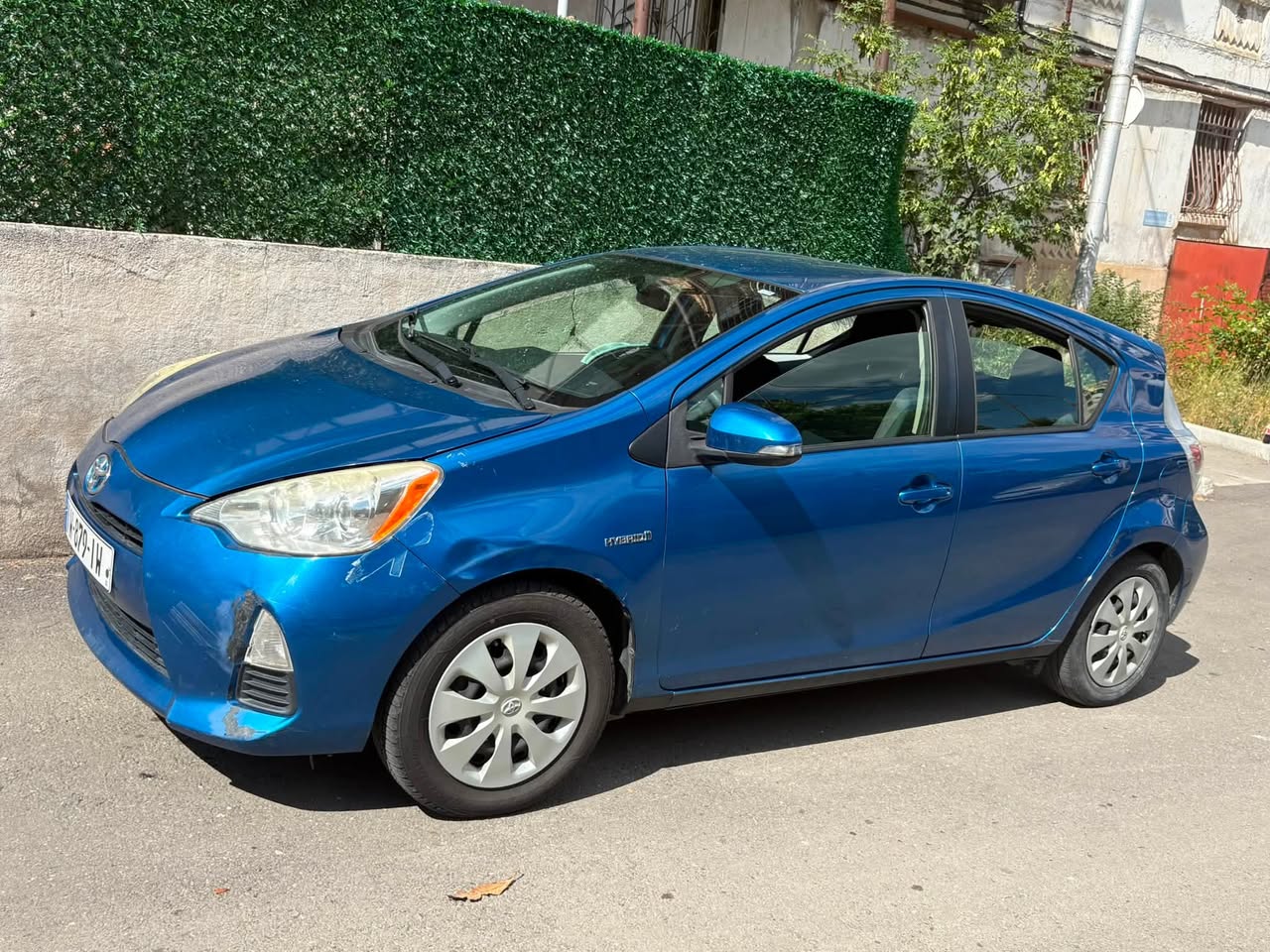 სასწრაფოდ, იყიდება პრიუს ც, 2014 წლის — 5,500$