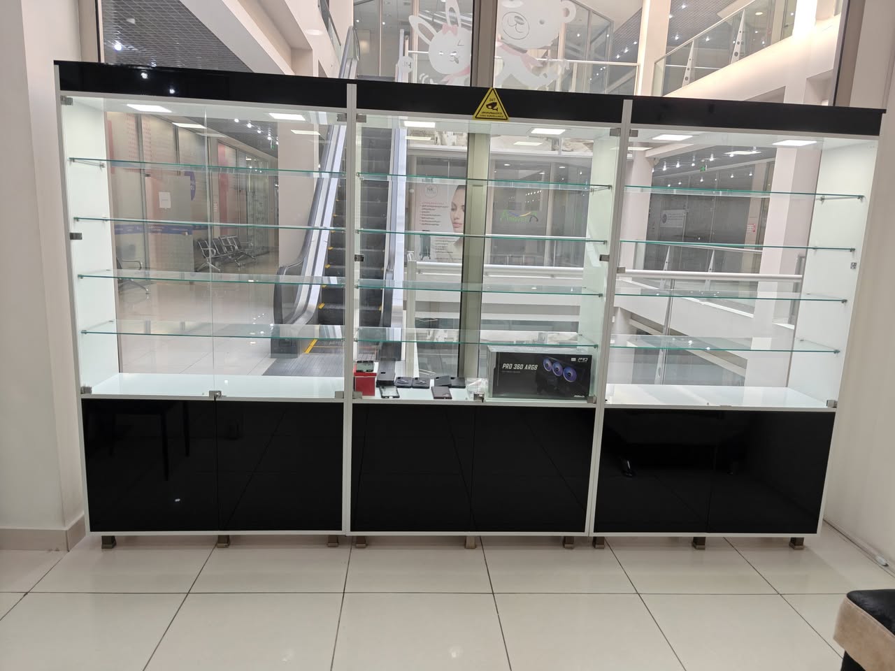 Vitrinler satılık, 2 adet, güzel görünüşlü - 280₾