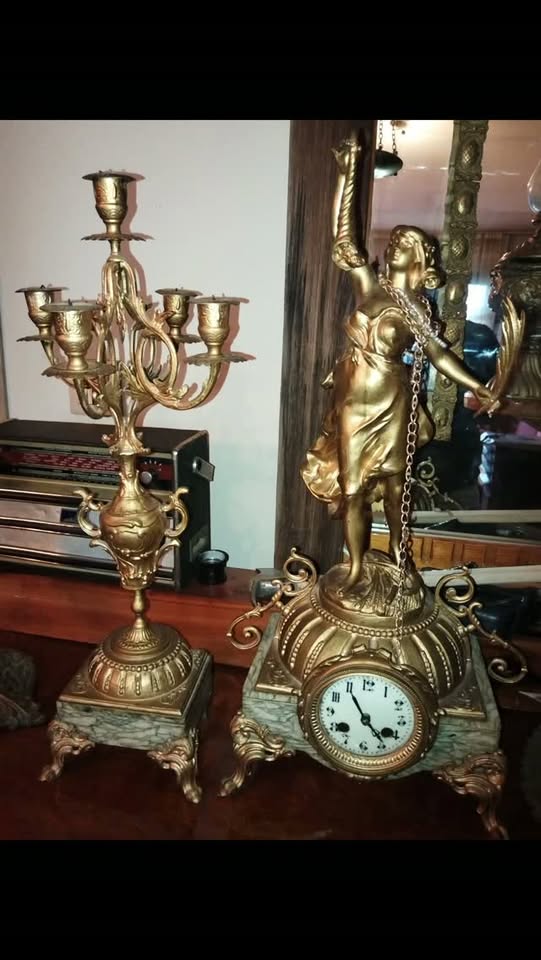 Saat və kandelyabr, iki ədəd