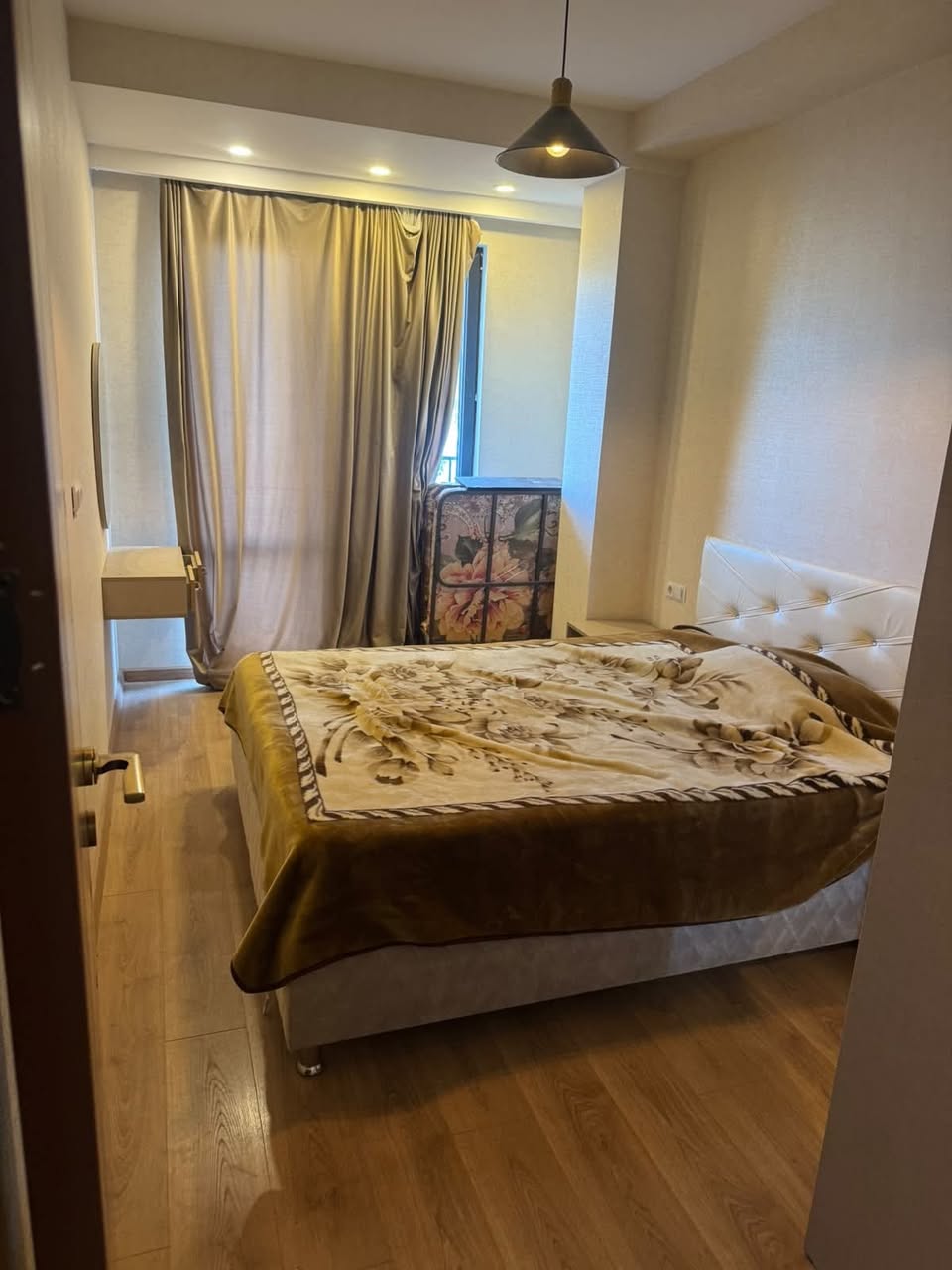I don't work with agents. 3-room apartment for rent — 800$