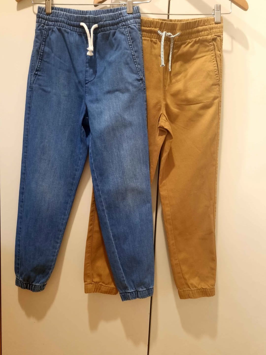 H&M новые джинсы 9-10 лет (140см). Оба
