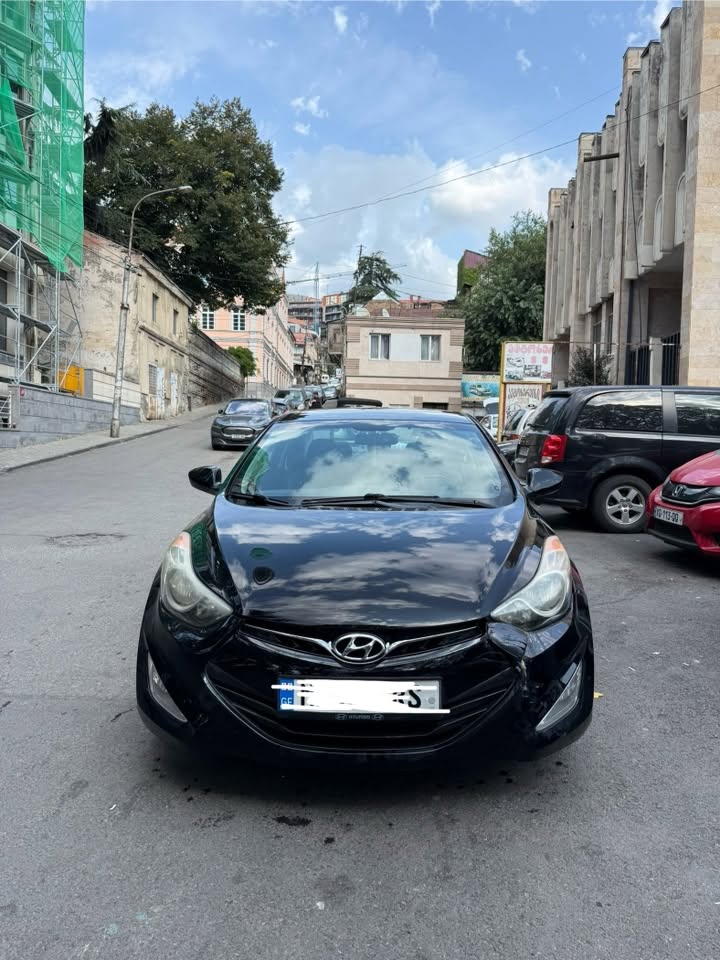 იყიდება სასწრაფოდ Hyundai Elantra Coupe 2013