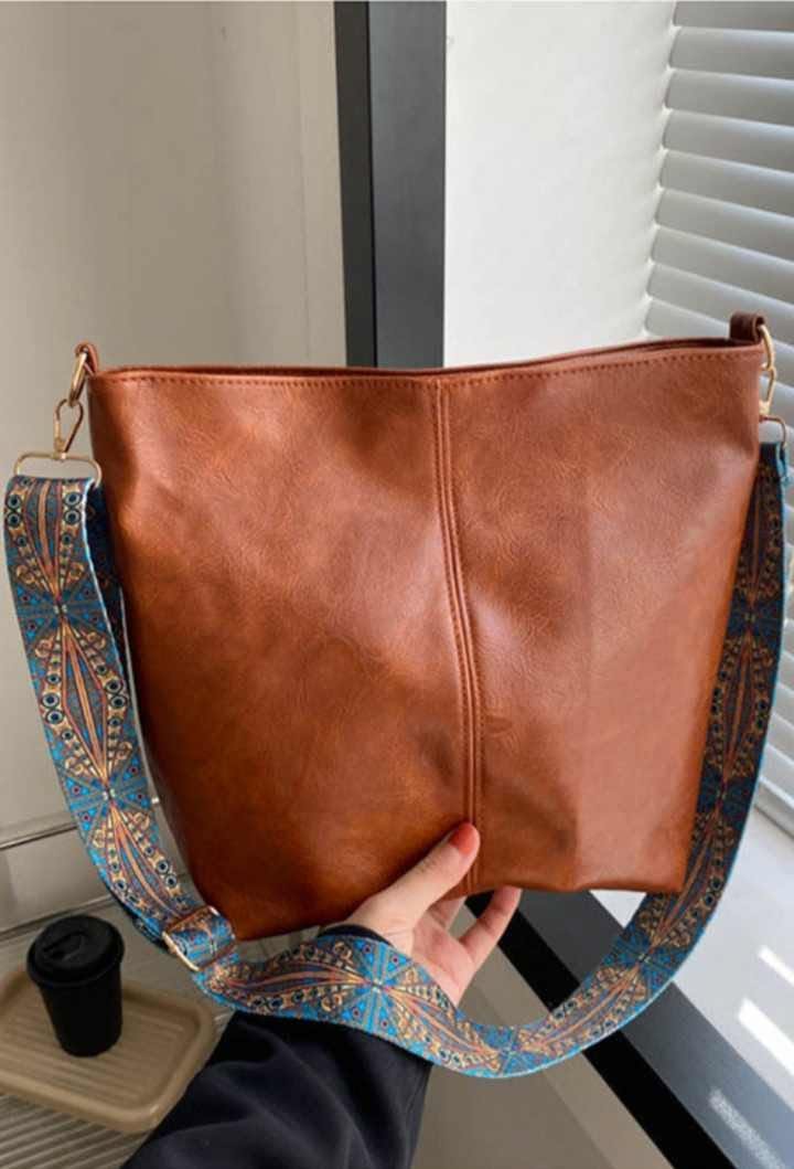 Կանացի դրամապանակներ, առաքում մարզեր