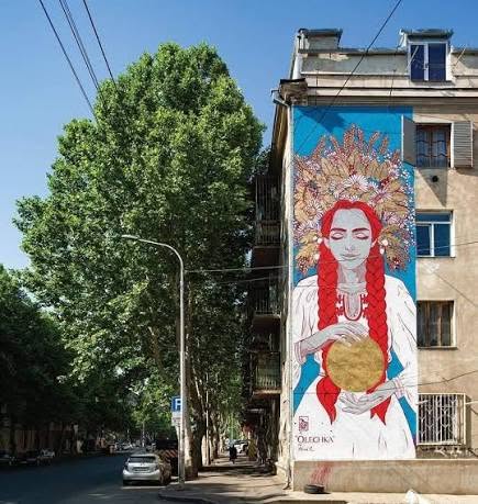 მოგესალმებით. სანზონაში, ქსნის 1 ნომერში, ბავშვთან