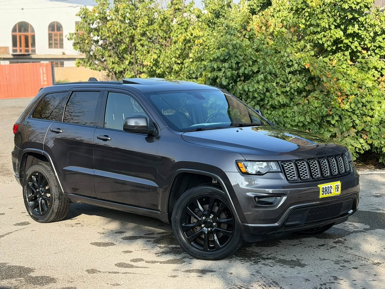 Jeep Grande Cherokee Laredo X 2021