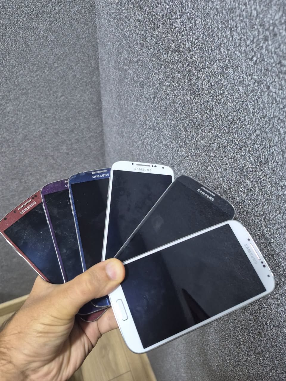 Samsung Galaxy S4, отремонтирован, в рабочем состоянии.