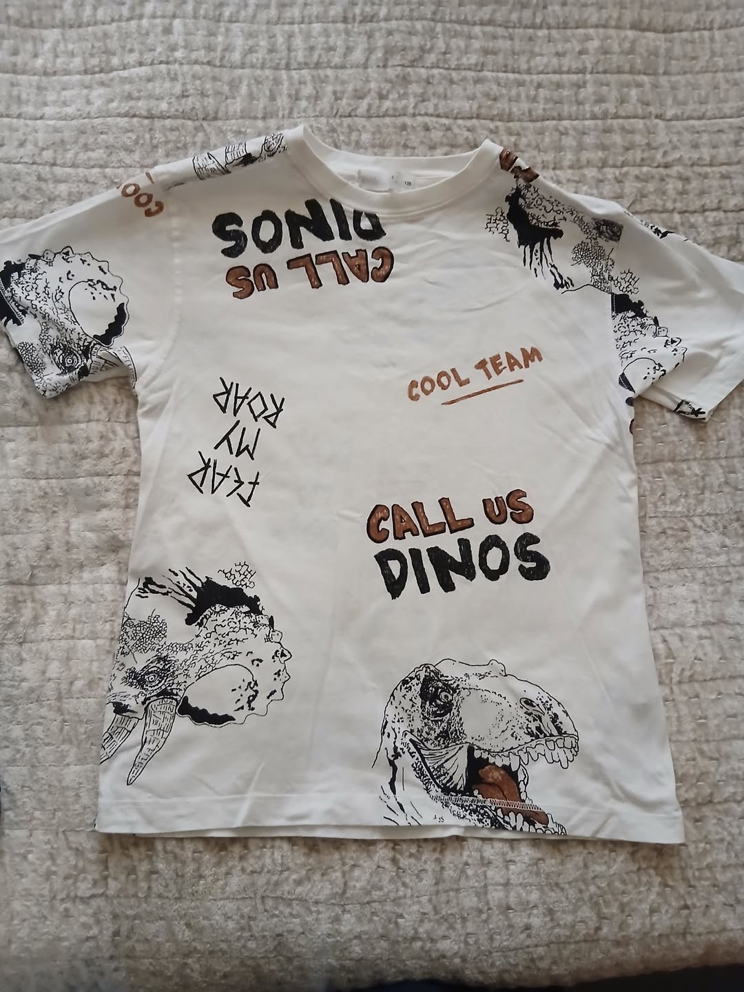 Zara kids dinosaur T-shirt, size 128
