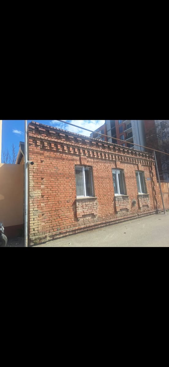 სახლი, თბილისი — $220,000