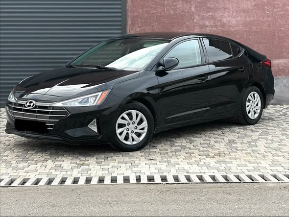 Hyundai Elantra 2019 — $10,900