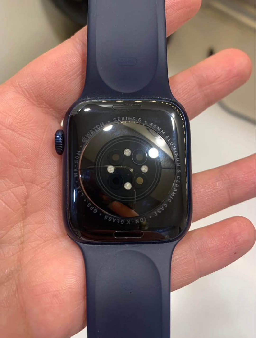 Original Apple Watch Series 6, 90% battery life