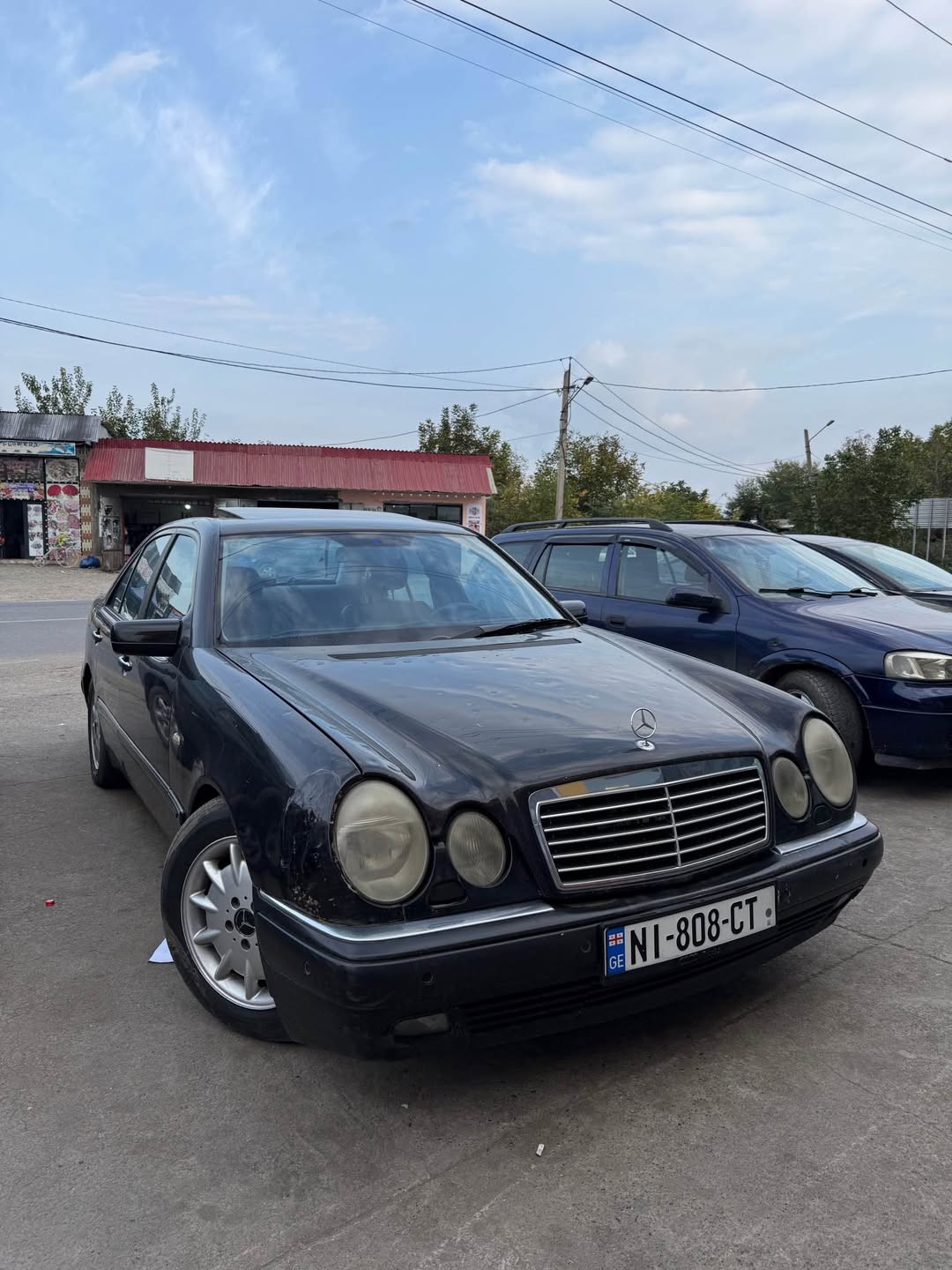 1998 წლის ავტომობილი 2 800 დოლარი