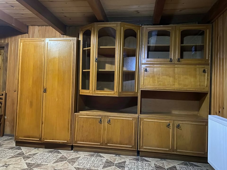 Yaxşı vəziyyətdə divar mebelləri satılır. Ünvan