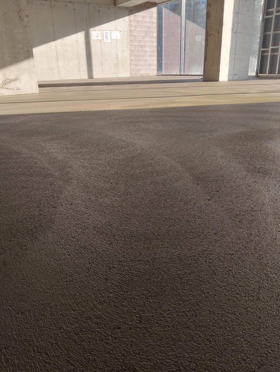 Size zemin parlatma ve germe hizmeti sunuyoruz ve Styrofoam ile bitiriyoruz