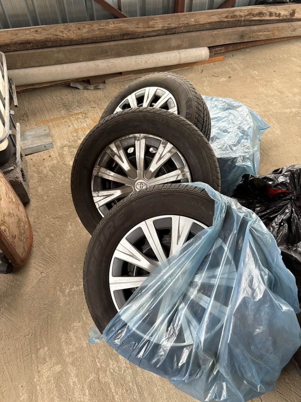 იყიდება 🆘🆘 ზომ:205/65 R16 ორი წყვილი