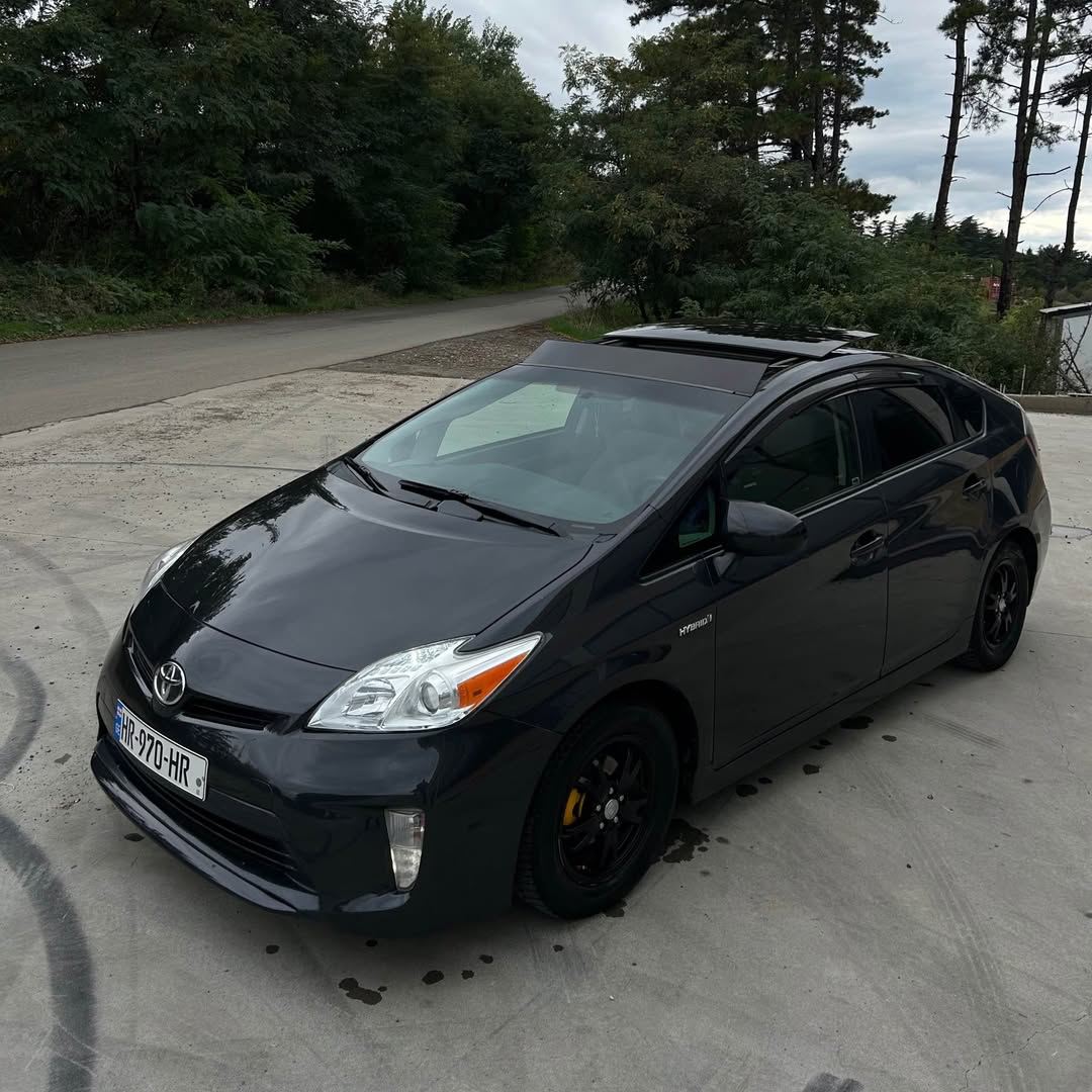 TOYOTA PRIUS იყიდება 2014 — 7,500$