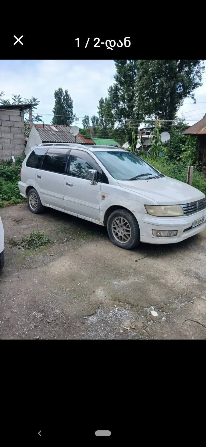 Mitsubishi Quadro, աշխատում է, արտանետվող ծխի մոխրագույն գույն