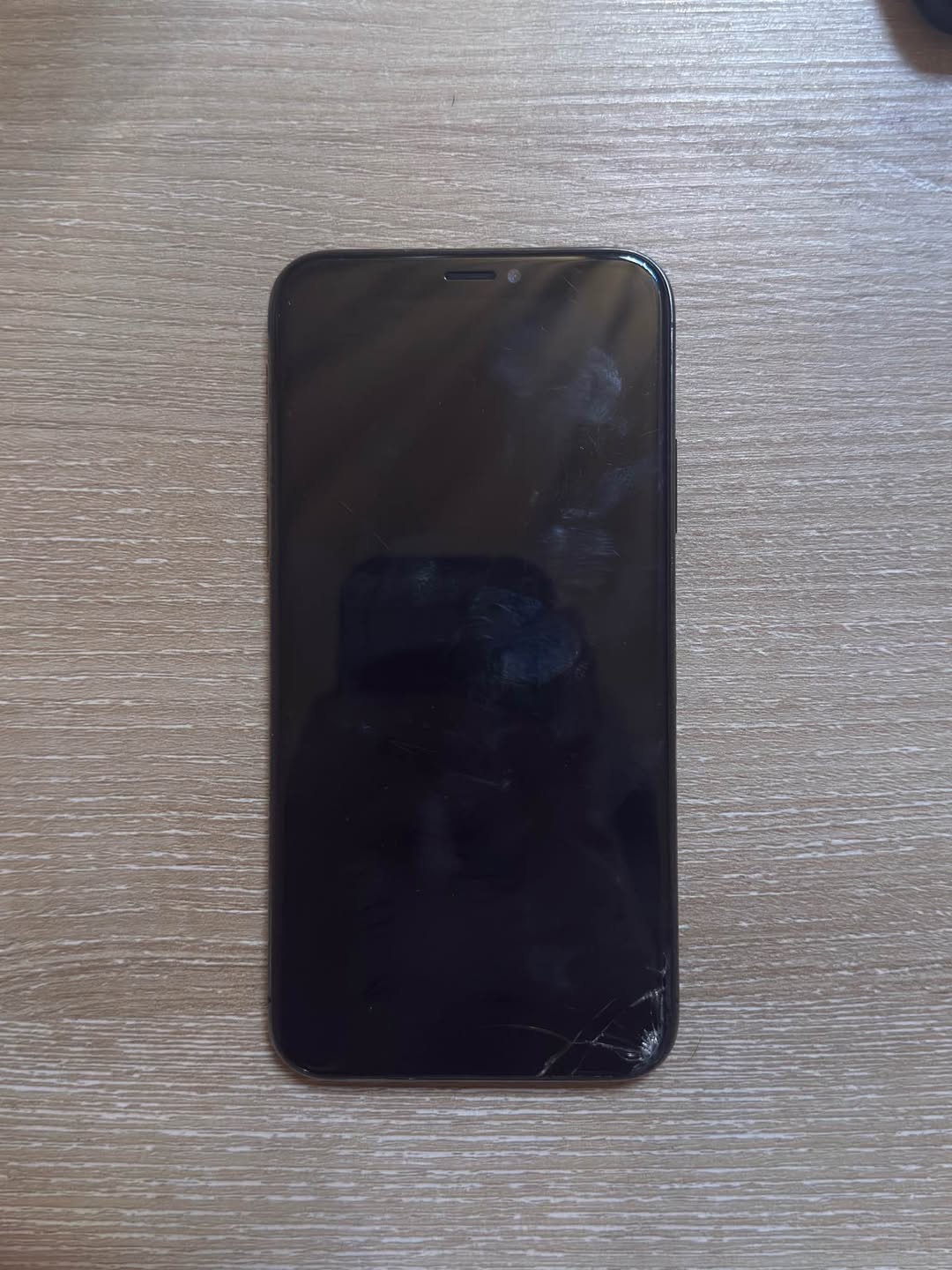 დაზიანებული Apple iPhone X, 256 GB, შავი