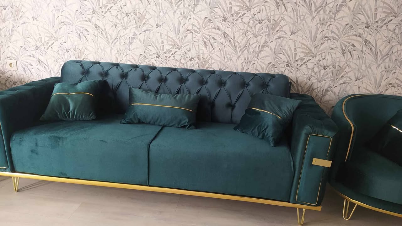 Satılık iyi durumdadır ve masa
