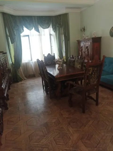 Продаётся приёмная мебель румынского ренессанса. В Батуми