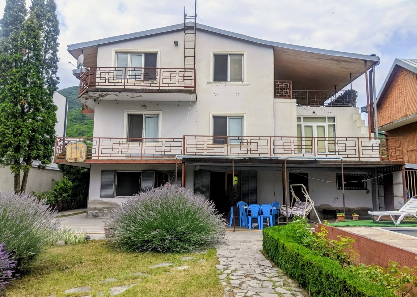 Tiflis'e yakın 30 km'de özel olarak 2000 satılık