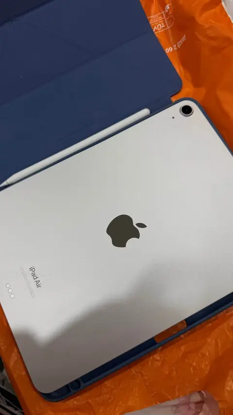 iPad Air M2 11 düym, klaviatura ilə