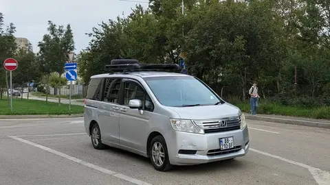 იყიდება 2010 Honda Stepwagn 5200$ მანქანა