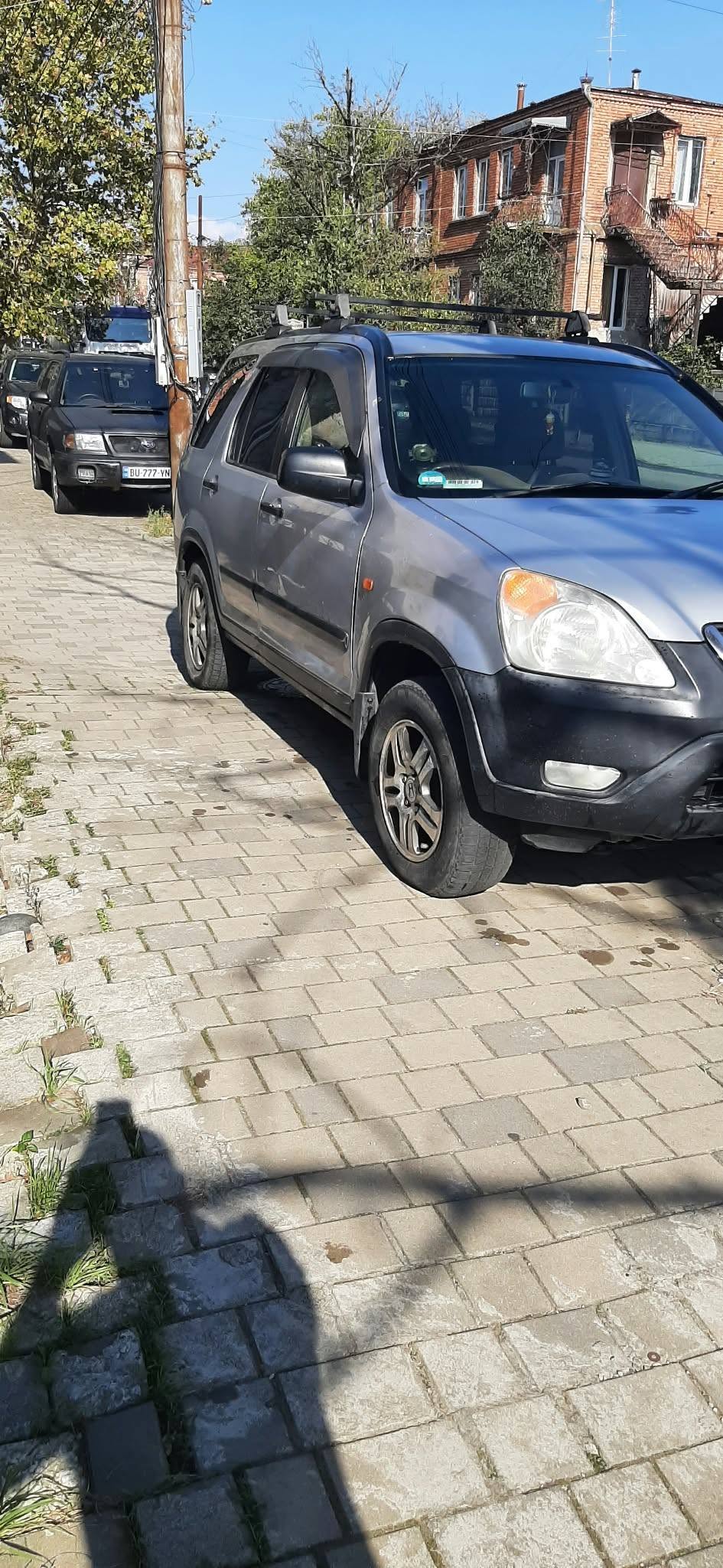 Kutaisi'de... 2200 dolar... 2003 model... Galovka'nın praklatkası burada yanmış