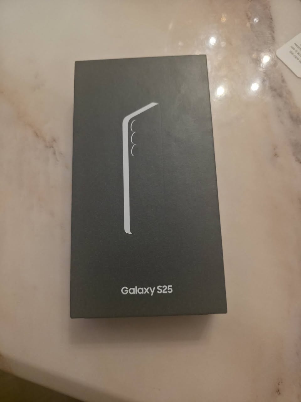 Galaxy S25 12GB/256GB Slver shadow.არის სულ — 1,700₾