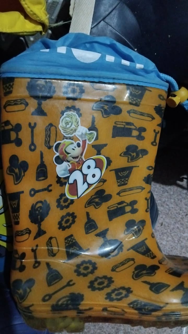 Children's rain boots, size 28